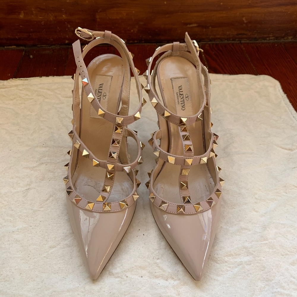 Valentino Rockstud T-strap pumps. Nude Size 37